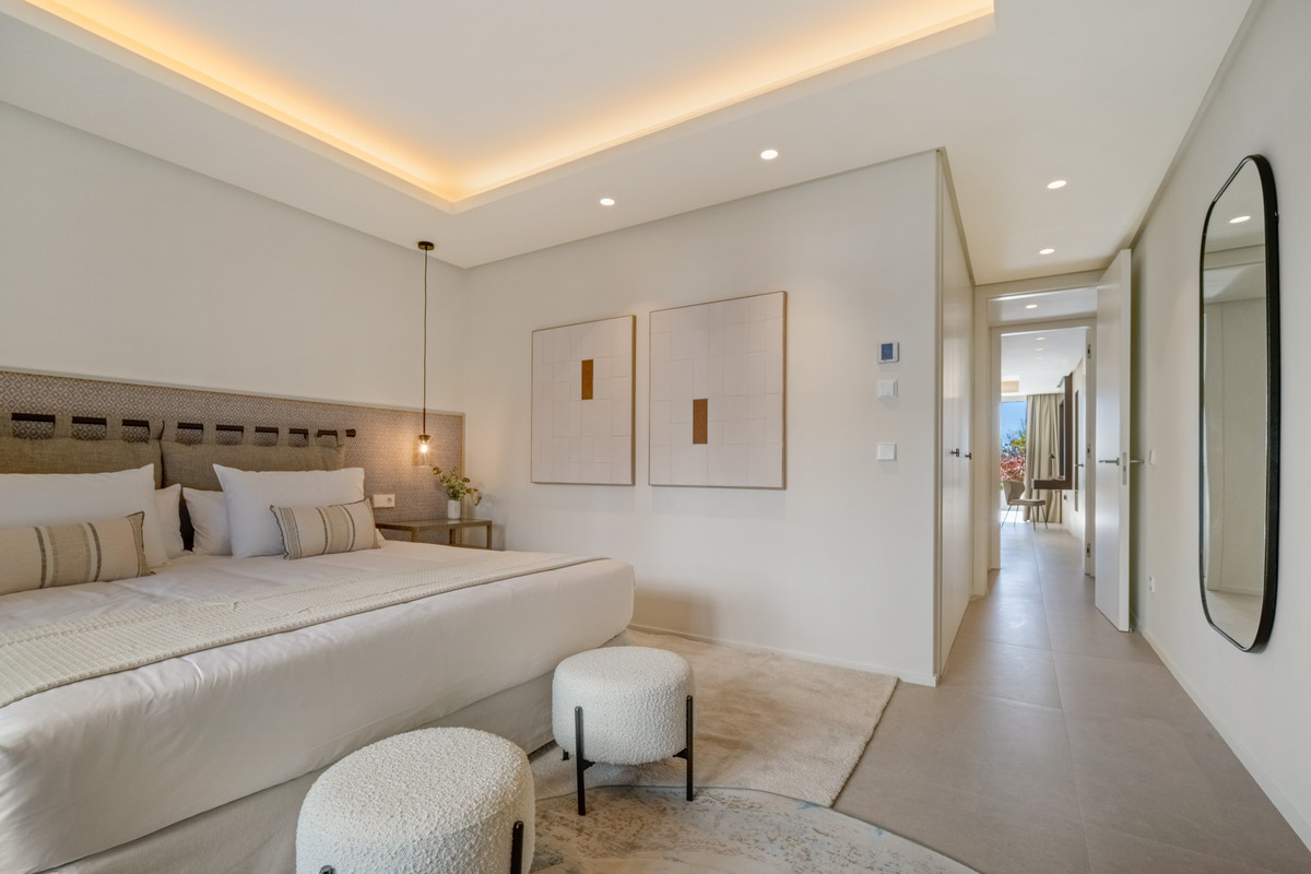 4 Bed Apartment for sale in The Golden Mile Costa Del Sol, Málaga, Spain