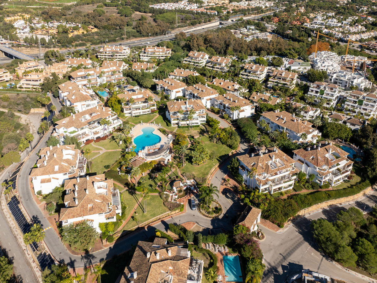 4 Bed Apartment for sale in The Golden Mile Costa Del Sol, Málaga, Spain