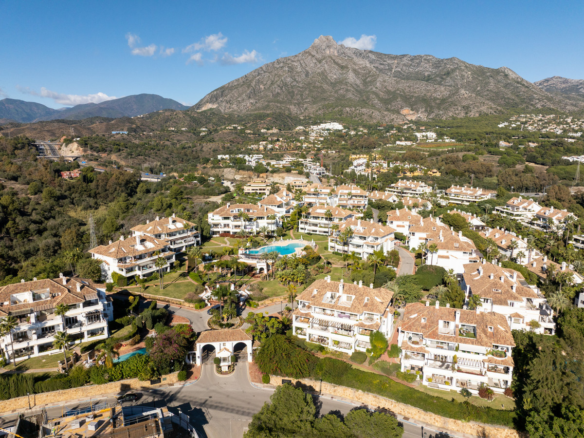 4 Bed Apartment for sale in The Golden Mile Costa Del Sol, Málaga, Spain