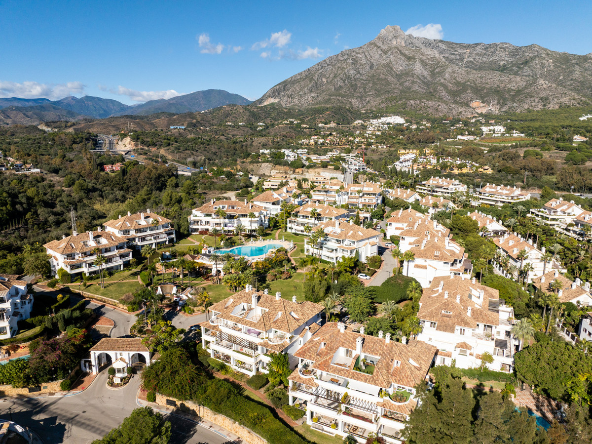 4 Bed Apartment for sale in The Golden Mile Costa Del Sol, Málaga, Spain