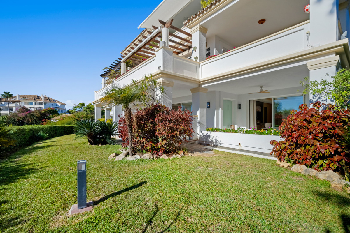 4 Bed Apartment for sale in The Golden Mile Costa Del Sol, Málaga, Spain