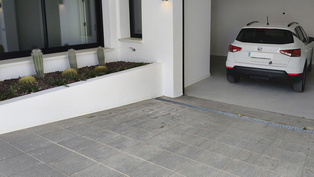 4 Bed Townhouse for sale in Dona Pepa Costa Blanca, Alicante, Spain