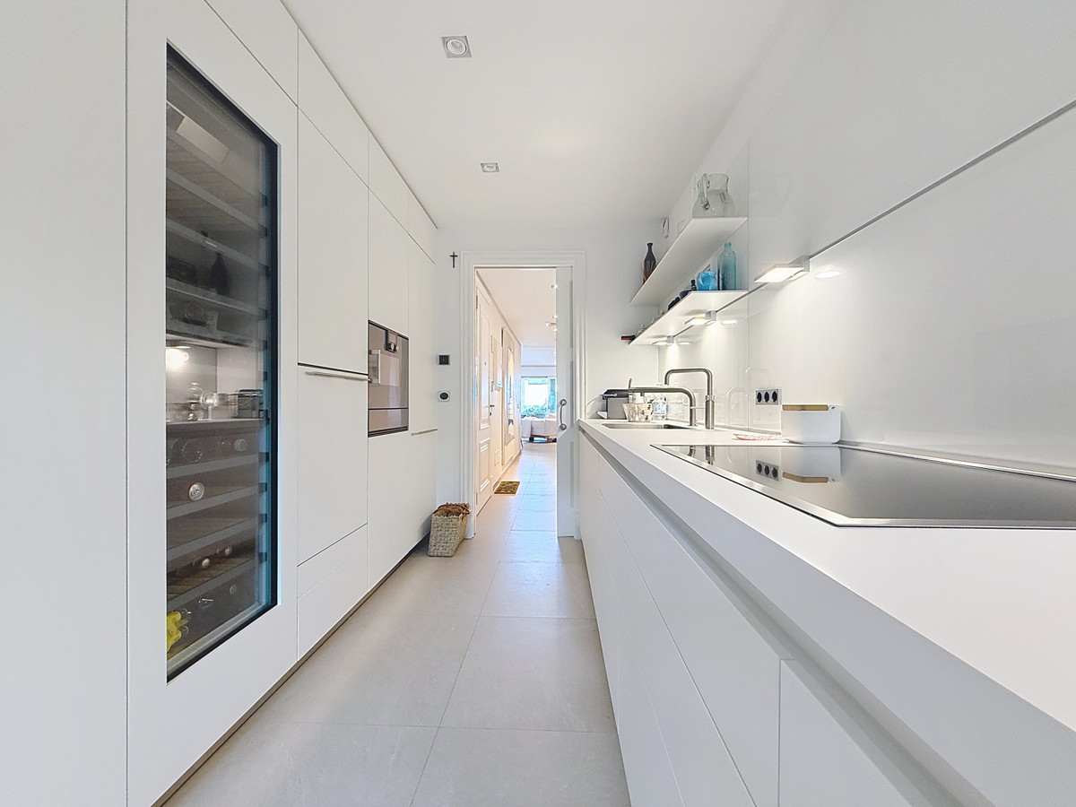 2 Bed Apartment for sale in Estepona Costa Del Sol, Málaga, Spain