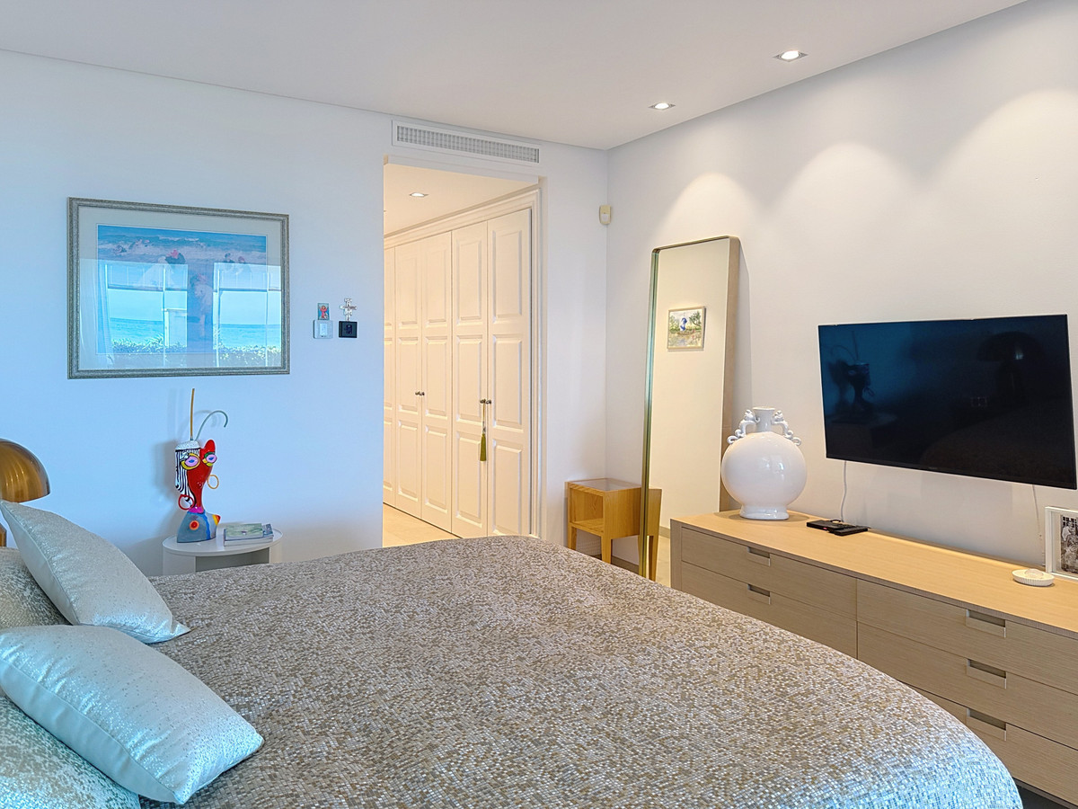 2 Bed Apartment for sale in Estepona Costa Del Sol, Málaga, Spain