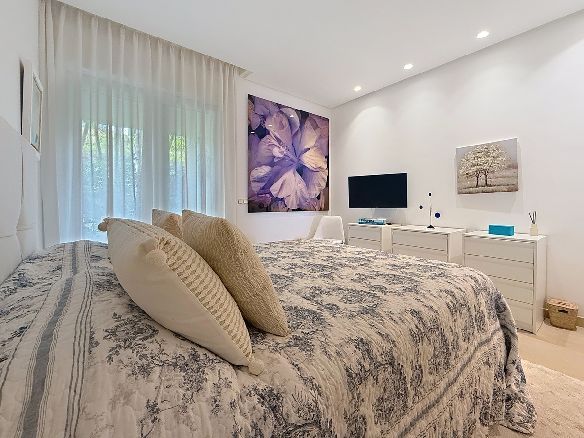 2 Bed Apartment for sale in Estepona Costa Del Sol, Málaga, Spain