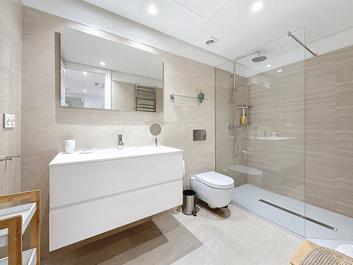 2 Bed Apartment for sale in Estepona Costa Del Sol, Málaga, Spain