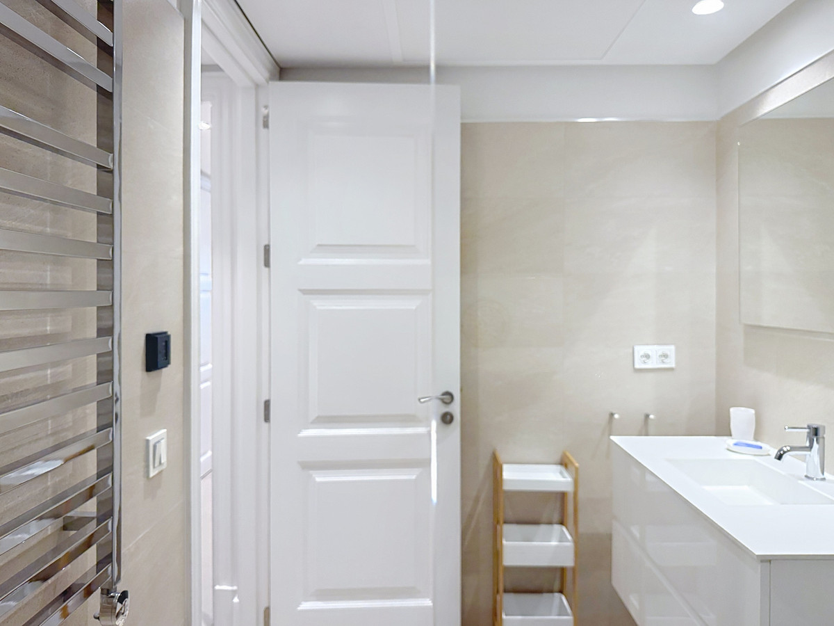 2 Bed Apartment for sale in Estepona Costa Del Sol, Málaga, Spain