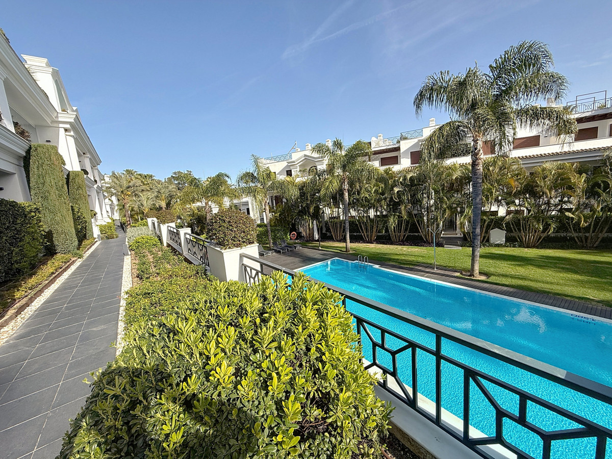 2 Bed Apartment for sale in Estepona Costa Del Sol, Málaga, Spain