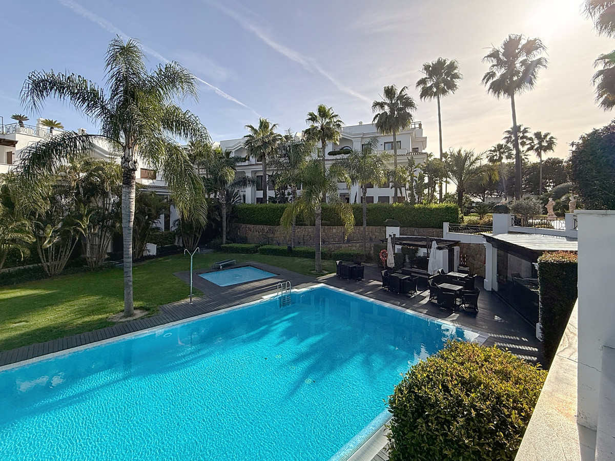 2 Bed Apartment for sale in Estepona Costa Del Sol, Málaga, Spain