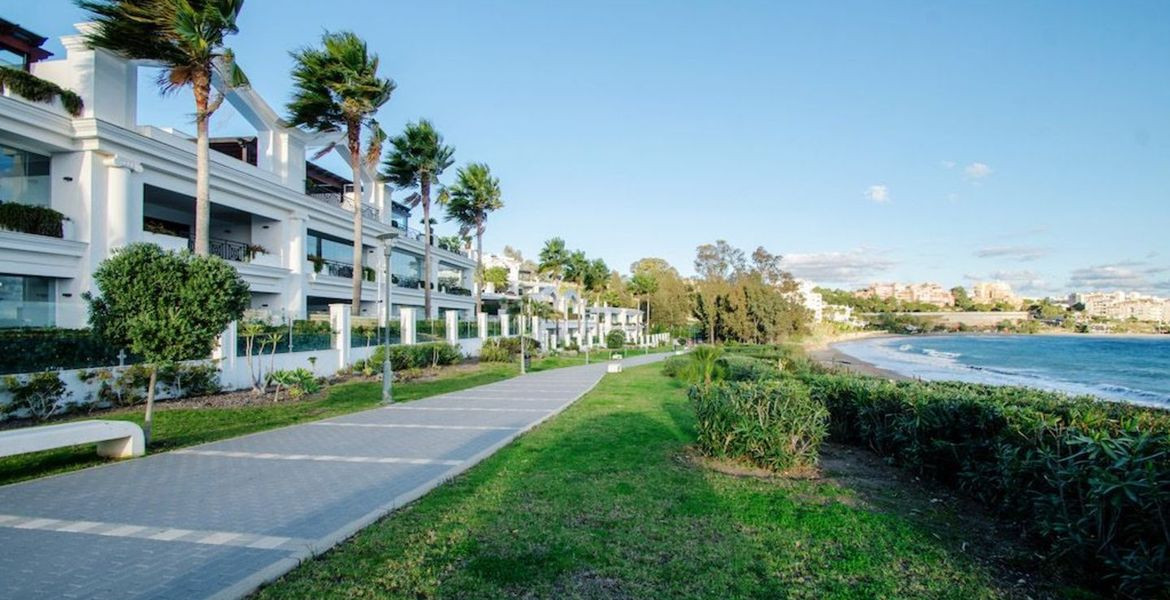 2 Bed Apartment for sale in Estepona Costa Del Sol, Málaga, Spain
