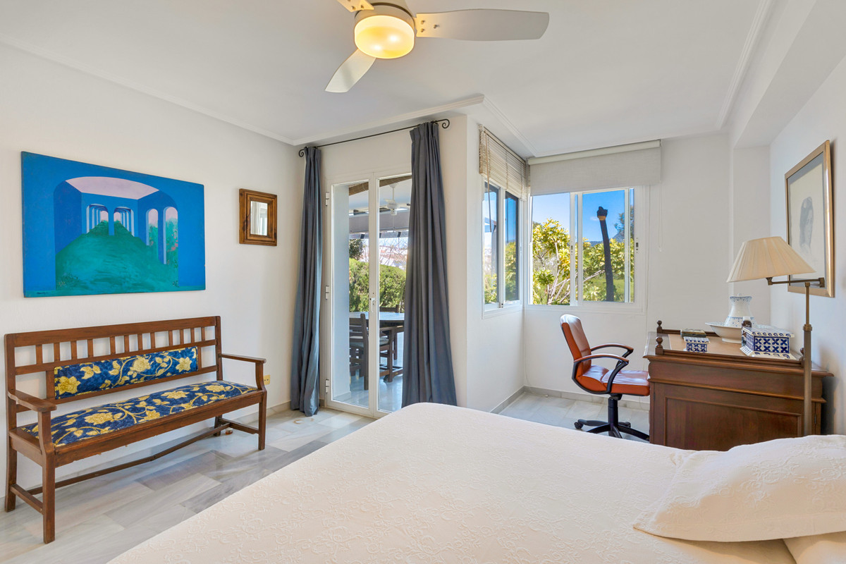 3 Bed Apartment for sale in Estepona Costa Del Sol, Málaga, Spain