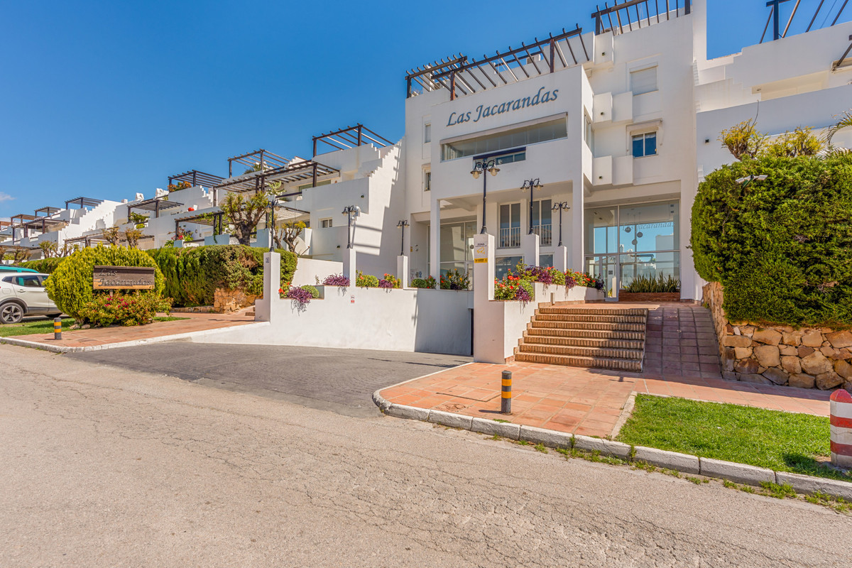 3 Bed Apartment for sale in Estepona Costa Del Sol, Málaga, Spain