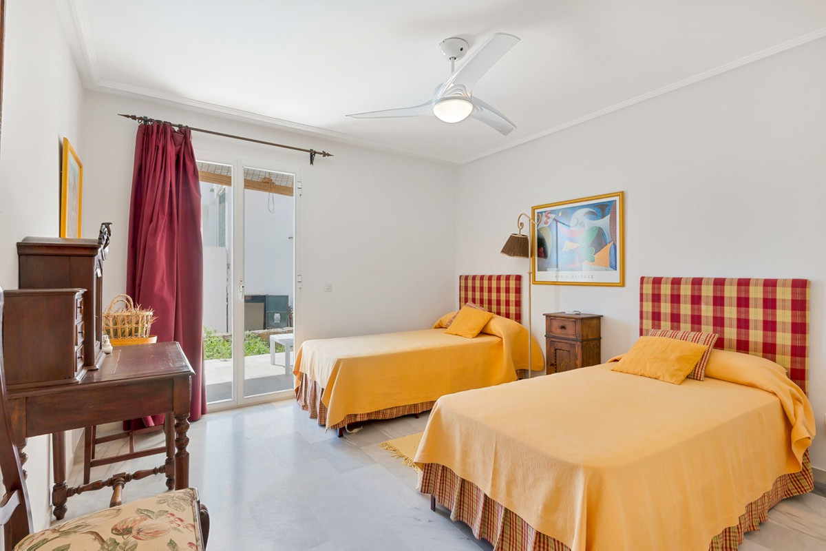 3 Bed Apartment for sale in Estepona Costa Del Sol, Málaga, Spain