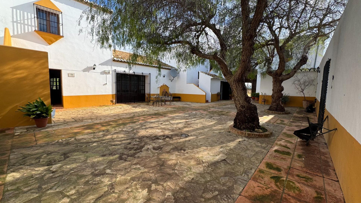 10 Bed Townhouse for sale in Teba Costa Del Sol, Málaga, Spain