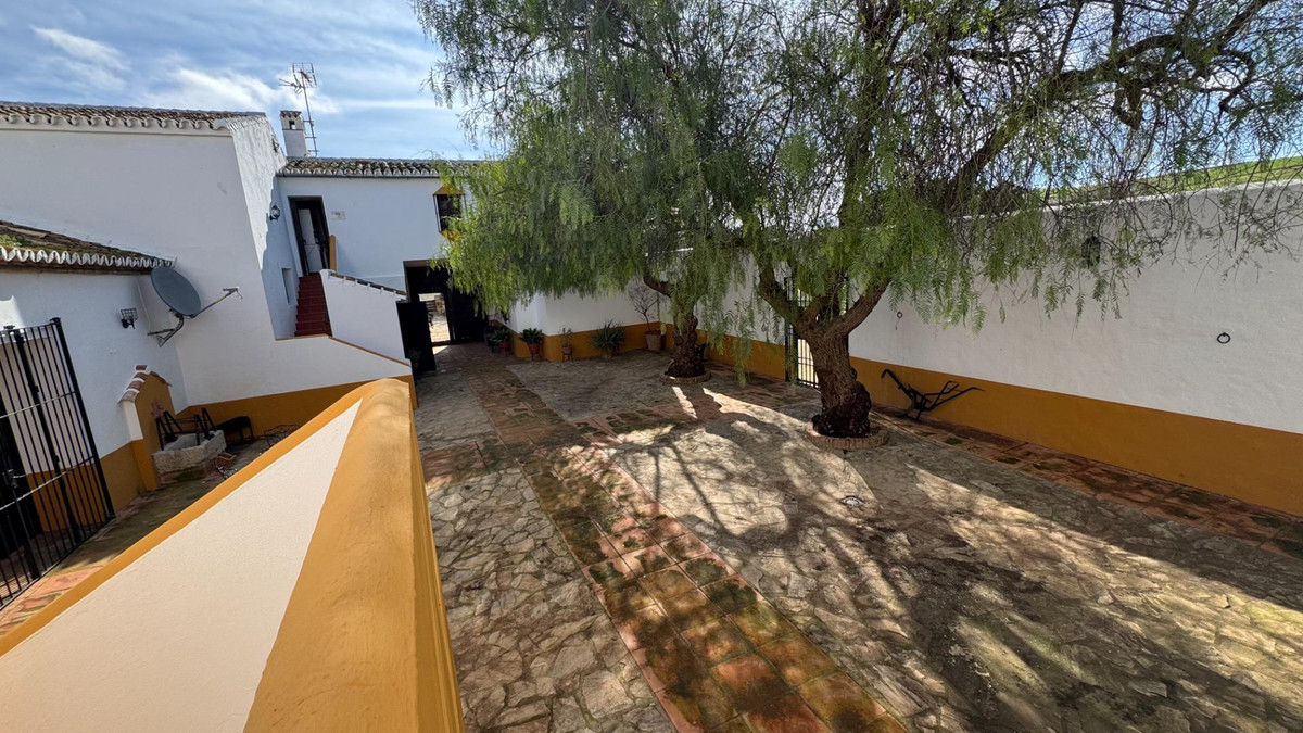 10 Bed Townhouse for sale in Teba Costa Del Sol, Málaga, Spain