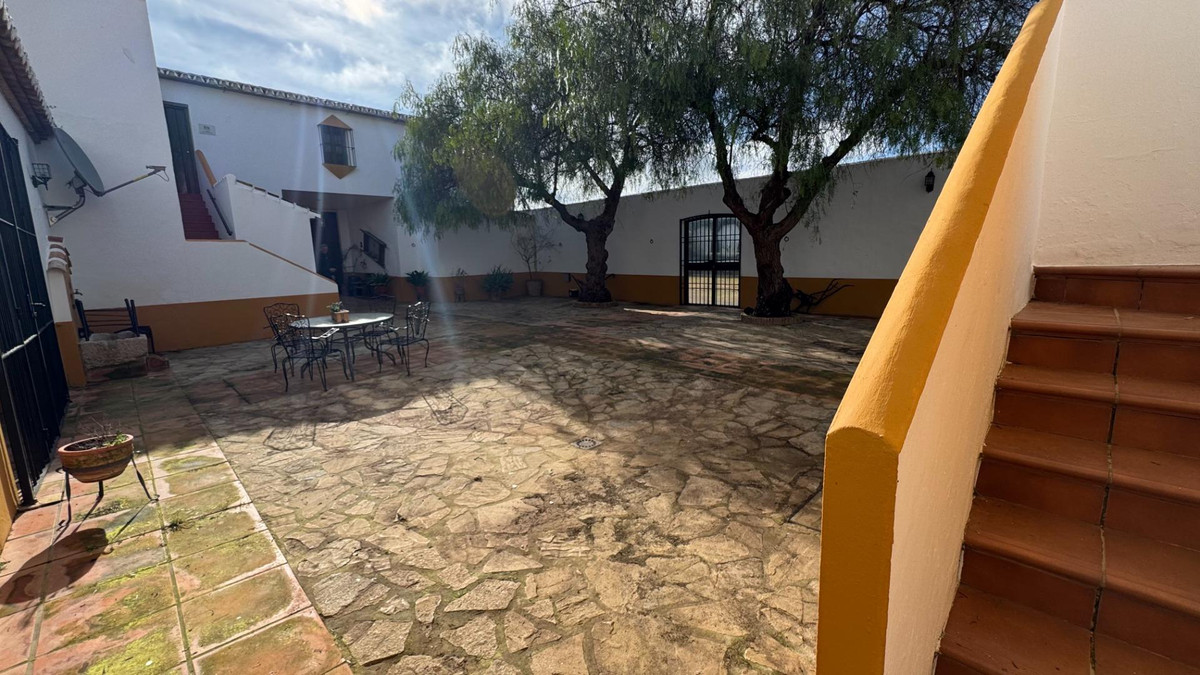 10 Bed Townhouse for sale in Teba Costa Del Sol, Málaga, Spain