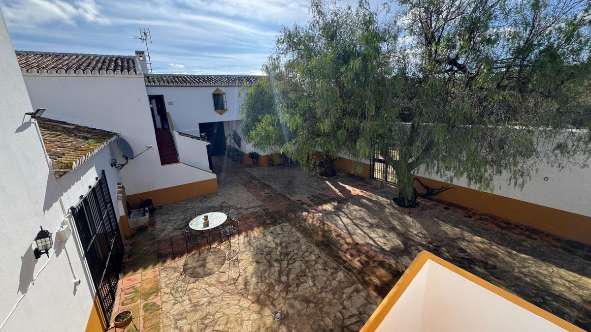 10 Bed Townhouse for sale in Teba Costa Del Sol, Málaga, Spain