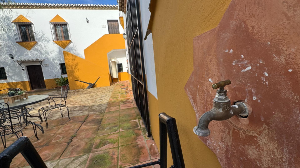 10 Bed Townhouse for sale in Teba Costa Del Sol, Málaga, Spain