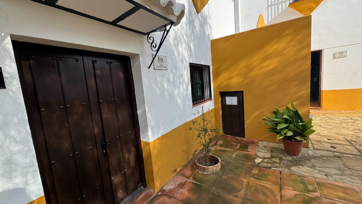 10 Bed Townhouse for sale in Teba Costa Del Sol, Málaga, Spain