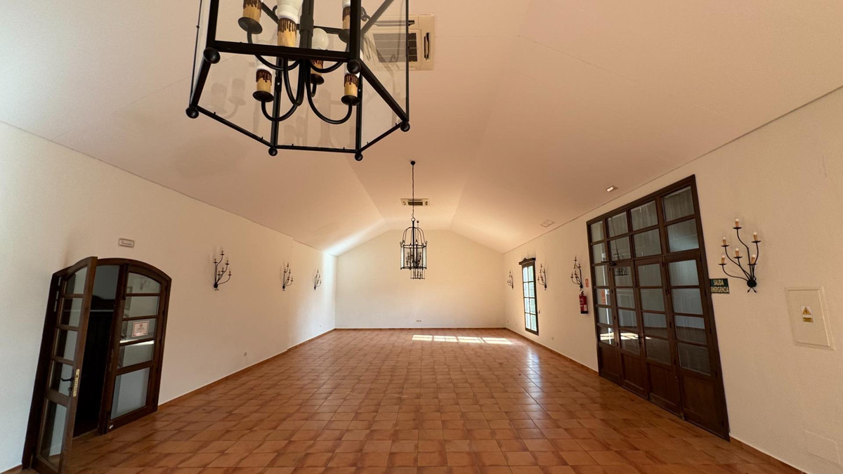 10 Bed Townhouse for sale in Teba Costa Del Sol, Málaga, Spain