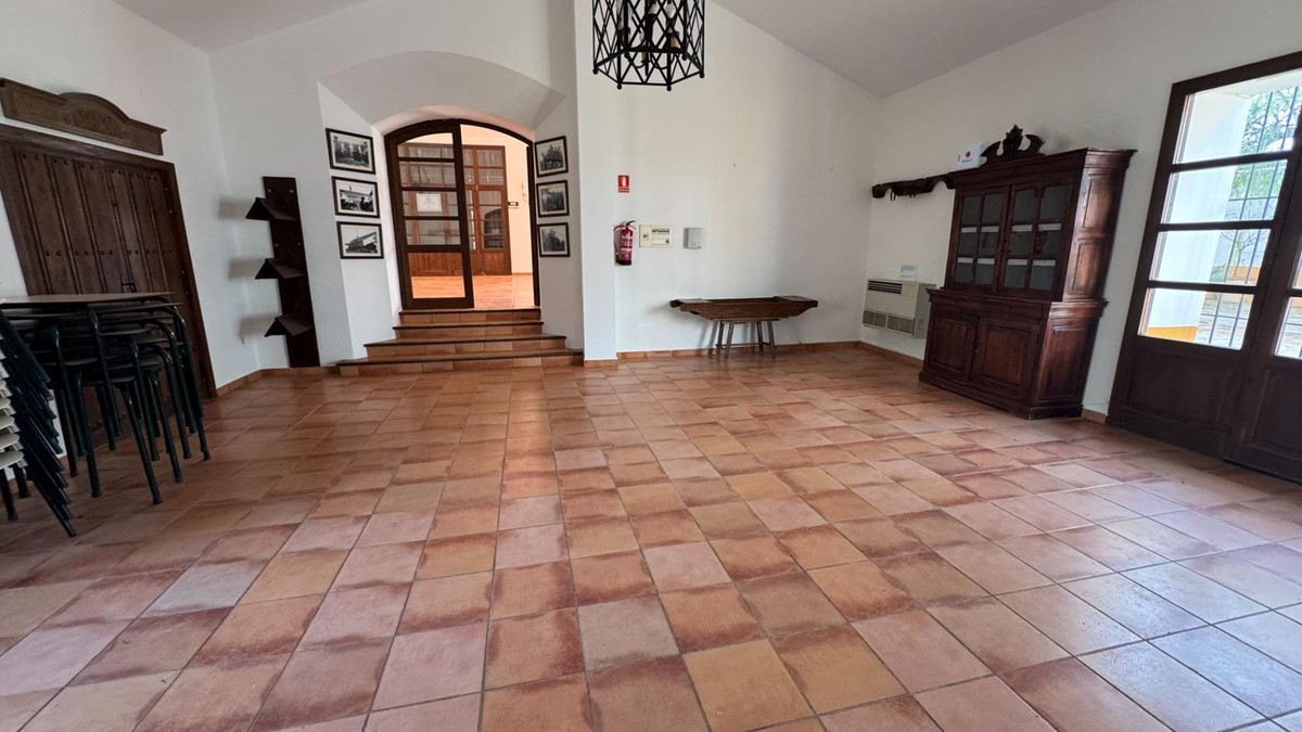 10 Bed Townhouse for sale in Teba Costa Del Sol, Málaga, Spain