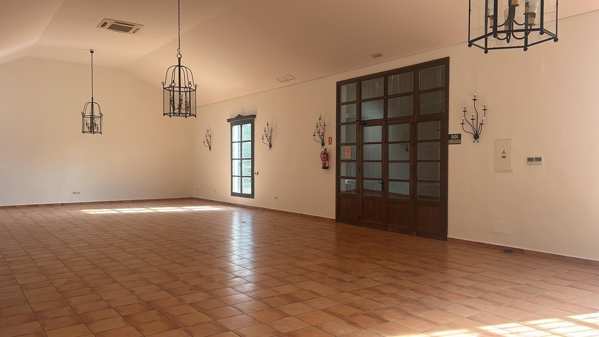 10 Bed Townhouse for sale in Teba Costa Del Sol, Málaga, Spain