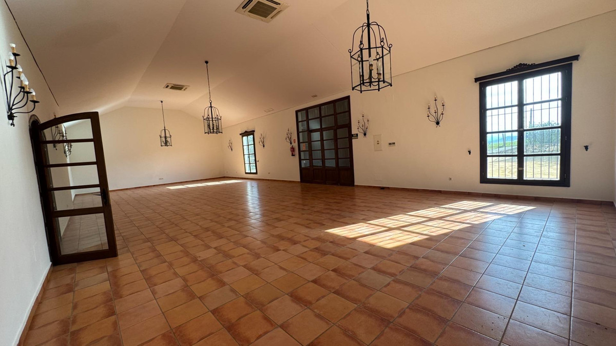 10 Bed Townhouse for sale in Teba Costa Del Sol, Málaga, Spain