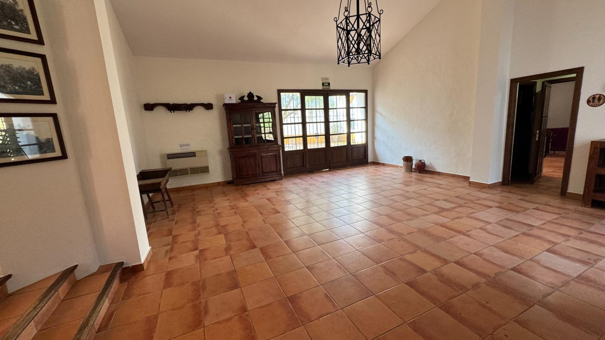 10 Bed Townhouse for sale in Teba Costa Del Sol, Málaga, Spain