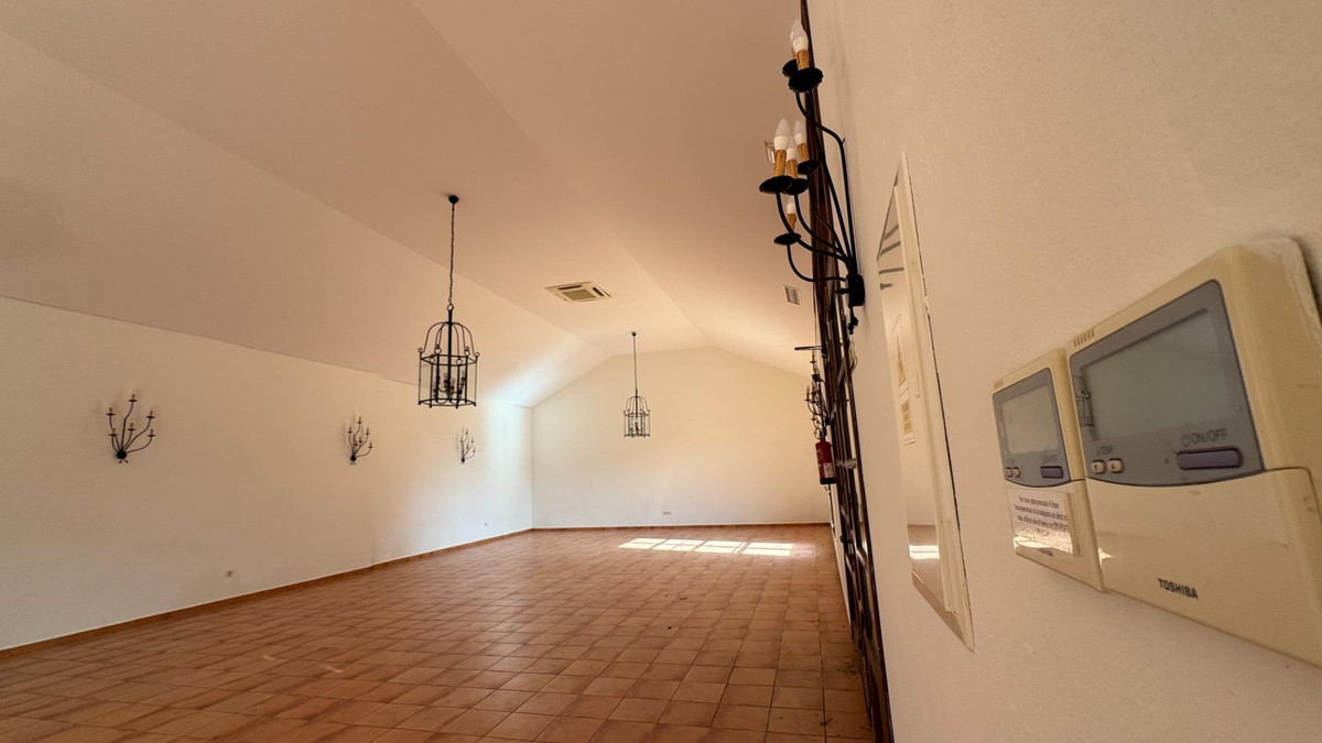 10 Bed Townhouse for sale in Teba Costa Del Sol, Málaga, Spain