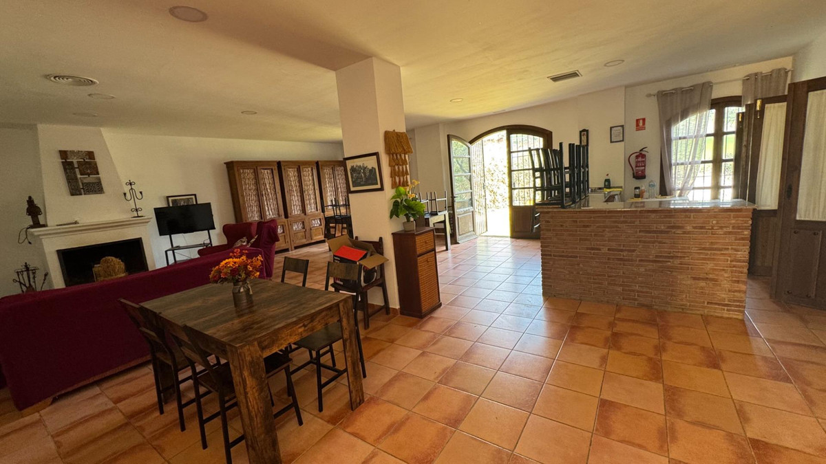 10 Bed Townhouse for sale in Teba Costa Del Sol, Málaga, Spain