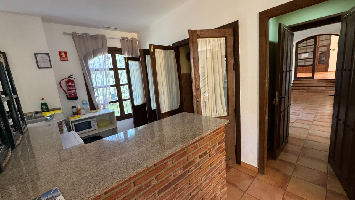 10 Bed Townhouse for sale in Teba Costa Del Sol, Málaga, Spain