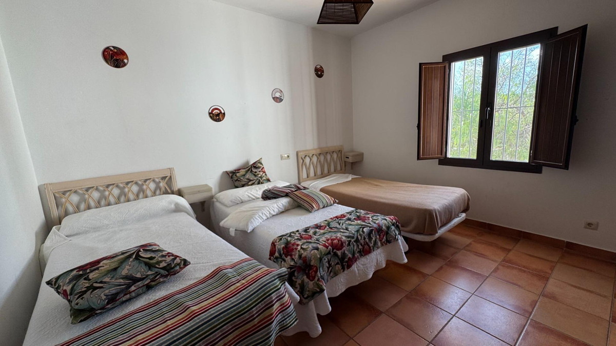 10 Bed Townhouse for sale in Teba Costa Del Sol, Málaga, Spain