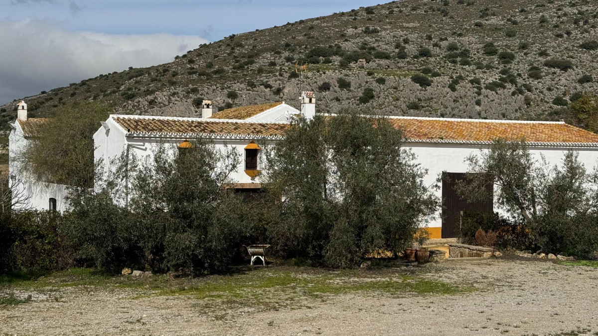 10 Bed Townhouse for sale in Teba Costa Del Sol, Málaga, Spain