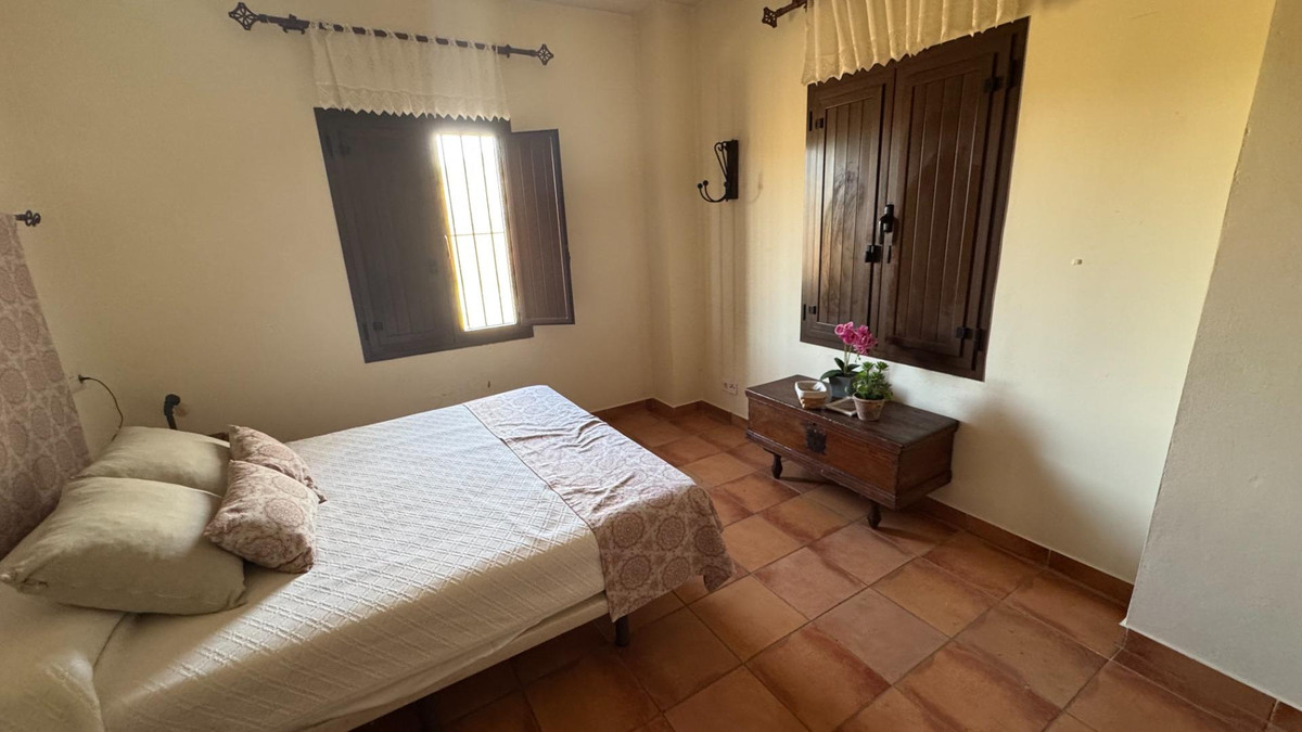 10 Bed Townhouse for sale in Teba Costa Del Sol, Málaga, Spain