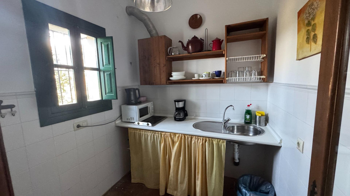 10 Bed Townhouse for sale in Teba Costa Del Sol, Málaga, Spain