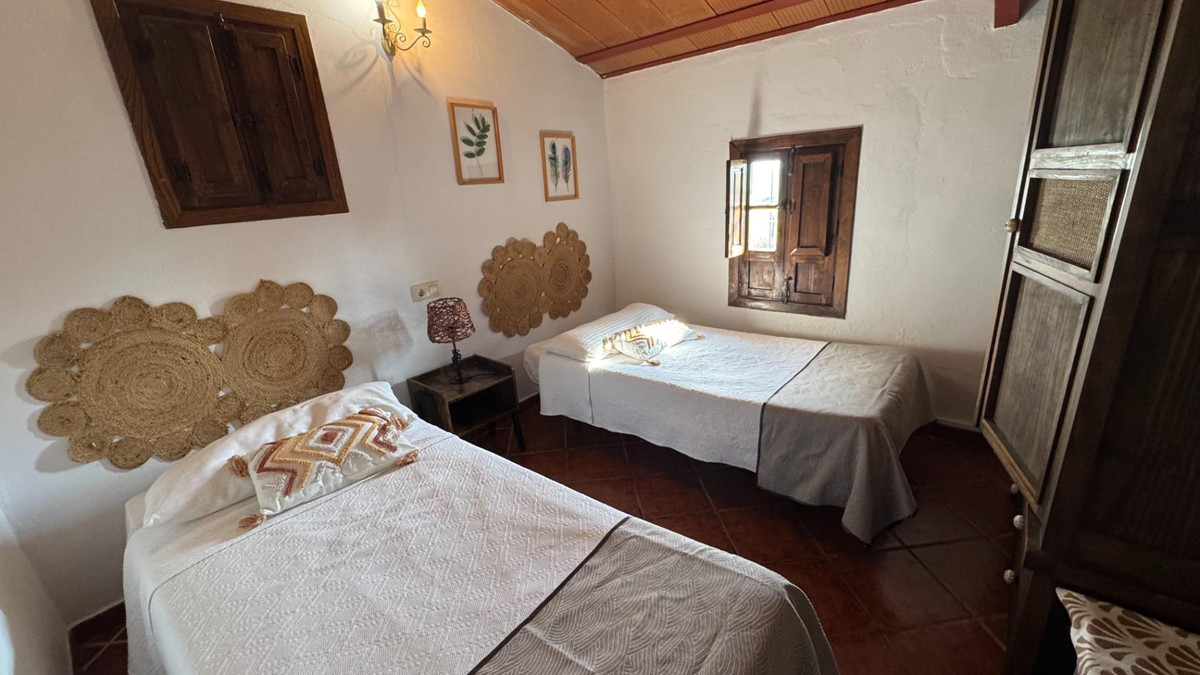 10 Bed Townhouse for sale in Teba Costa Del Sol, Málaga, Spain