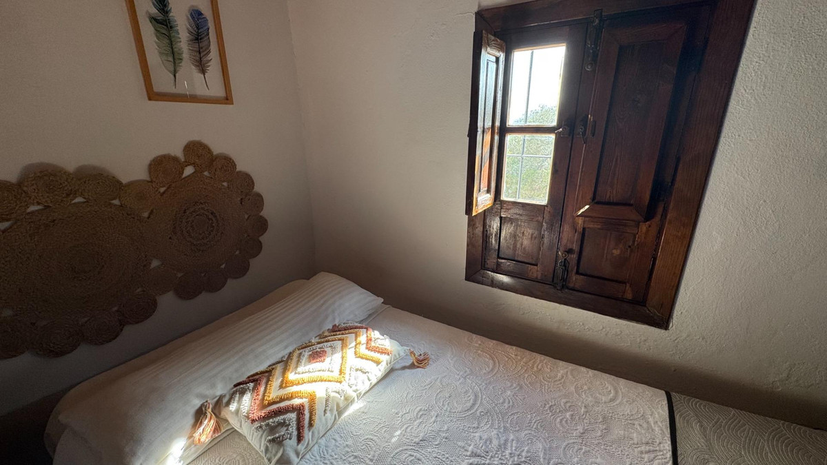 10 Bed Townhouse for sale in Teba Costa Del Sol, Málaga, Spain