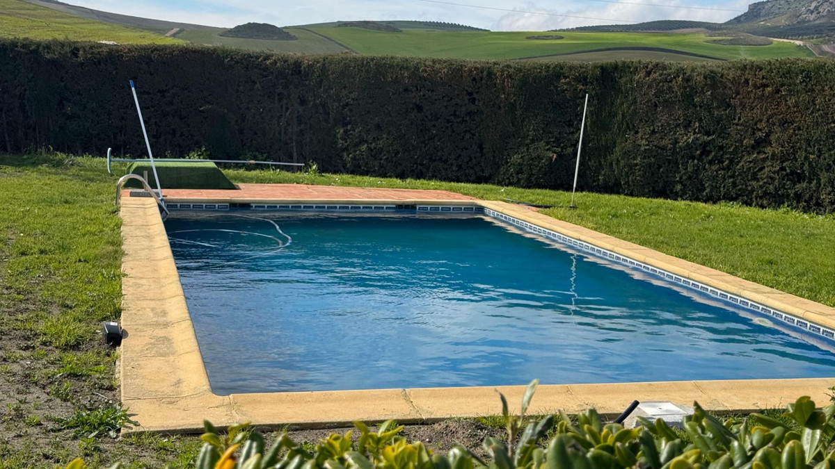 10 Bed Townhouse for sale in Teba Costa Del Sol, Málaga, Spain