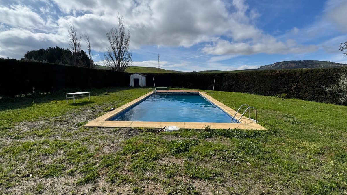 10 Bed Townhouse for sale in Teba Costa Del Sol, Málaga, Spain