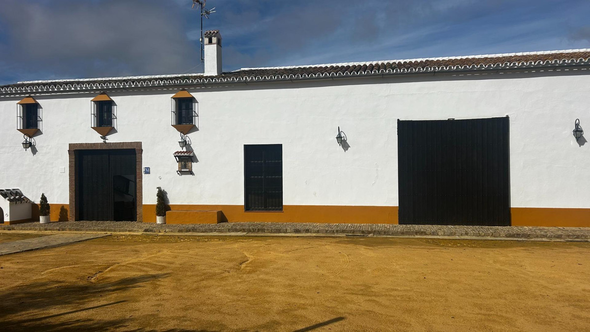 10 Bed Townhouse for sale in Teba Costa Del Sol, Málaga, Spain