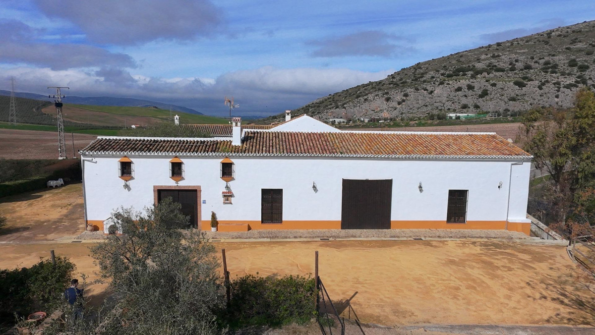 10 Bed Townhouse for sale in Teba Costa Del Sol, Málaga, Spain