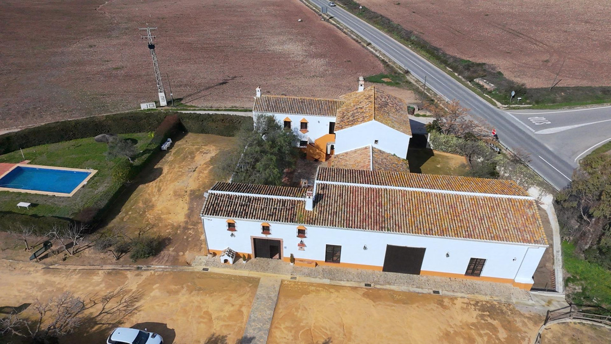 10 Bed Townhouse for sale in Teba Costa Del Sol, Málaga, Spain