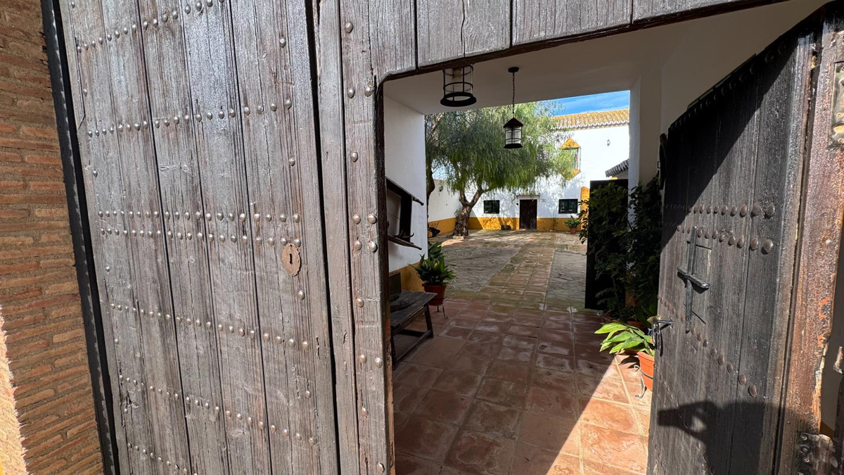 10 Bed Townhouse for sale in Teba Costa Del Sol, Málaga, Spain