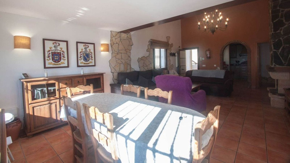 6 Bed Townhouse for sale in Estepona Costa Del Sol, Málaga, Spain