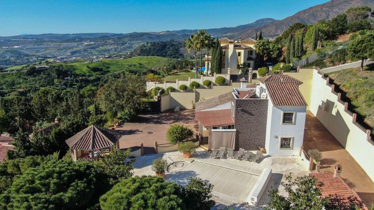 6 Bed Townhouse for sale in Estepona Costa Del Sol, Málaga, Spain