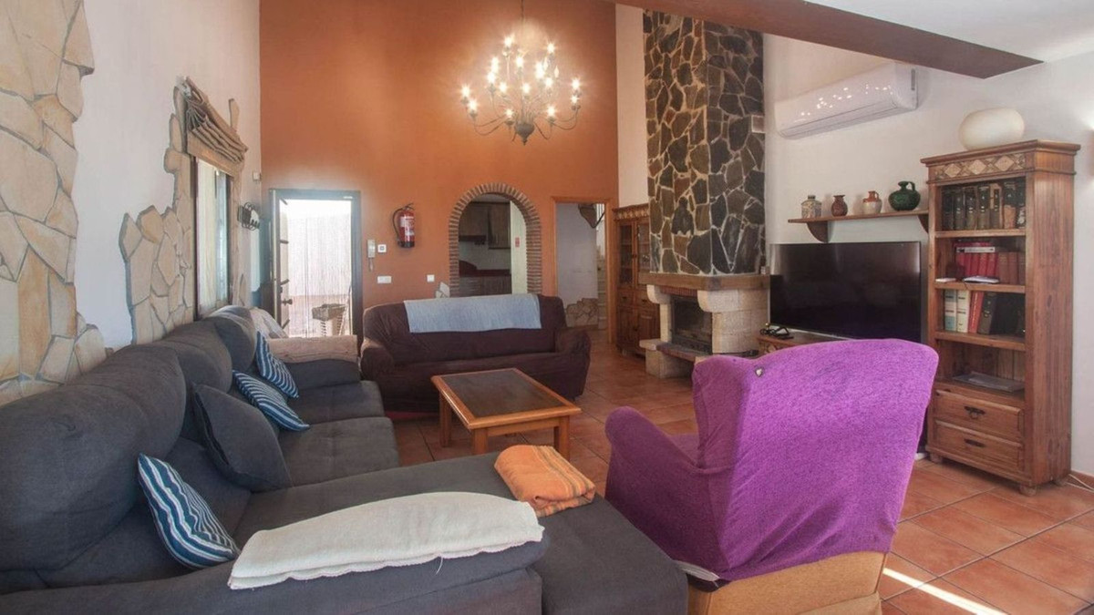 6 Bed Townhouse for sale in Estepona Costa Del Sol, Málaga, Spain