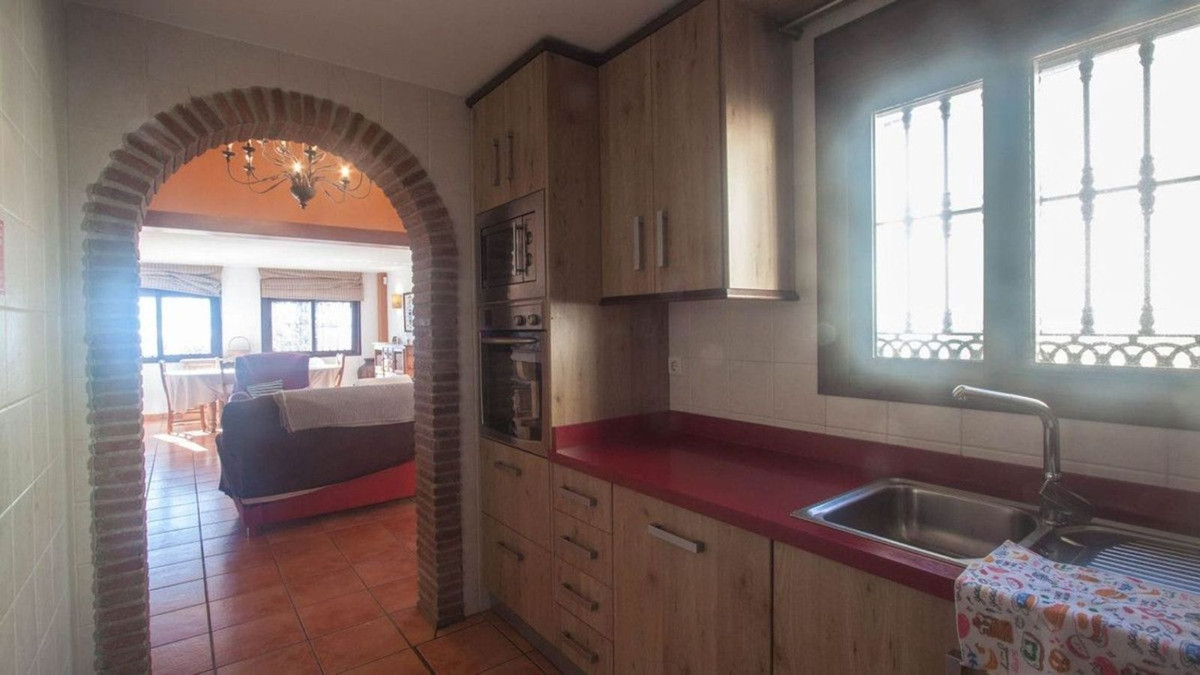6 Bed Townhouse for sale in Estepona Costa Del Sol, Málaga, Spain
