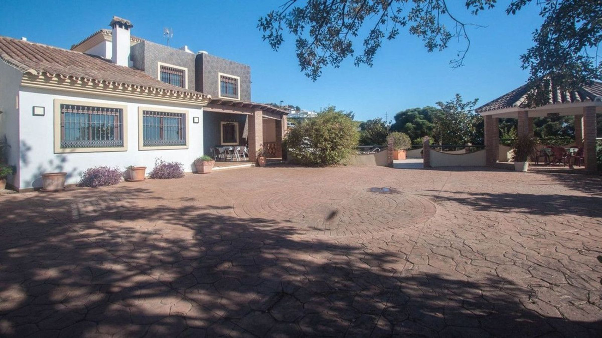 6 Bed Townhouse for sale in Estepona Costa Del Sol, Málaga, Spain
