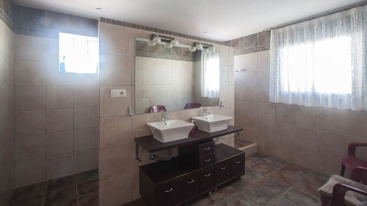 6 Bed Townhouse for sale in Estepona Costa Del Sol, Málaga, Spain