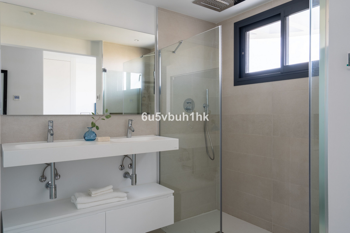 3 Bed Apartment for sale in Fuengirola Costa Del Sol, Málaga, Spain